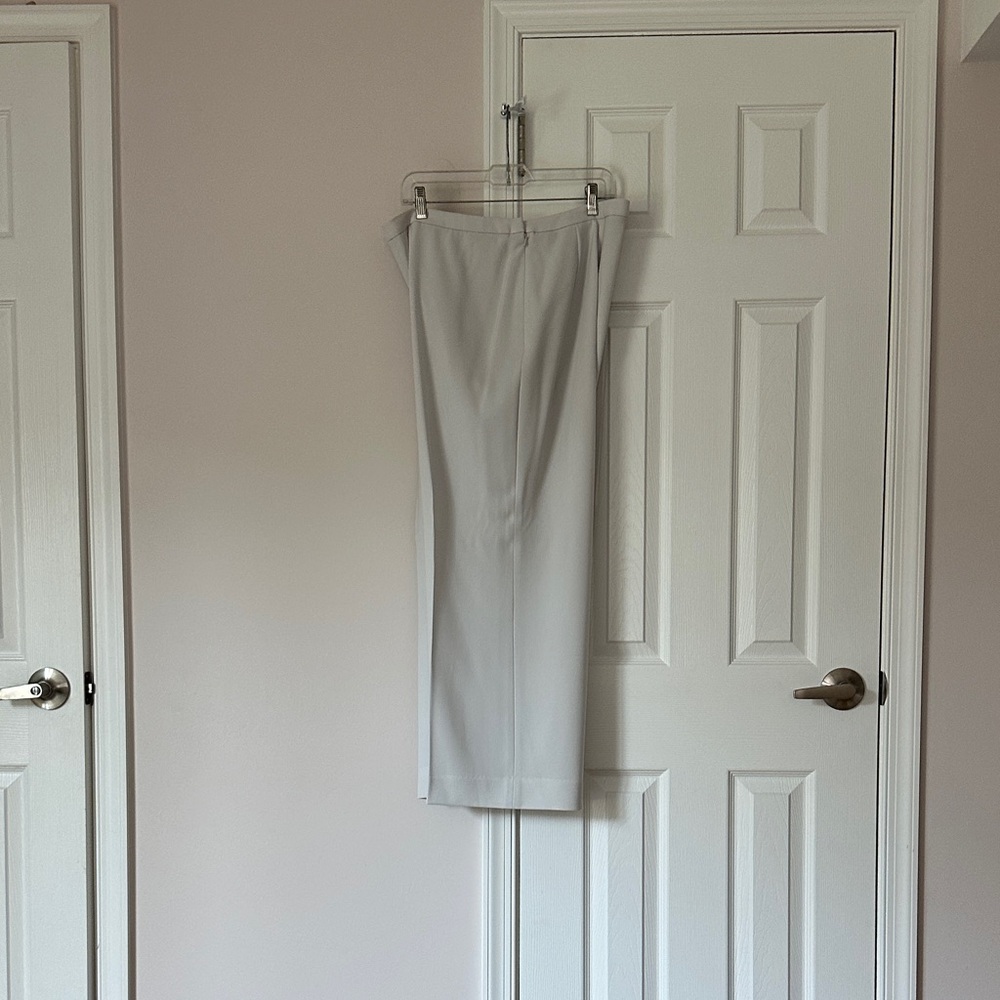 Ellen Tracy light gray pants size 14.